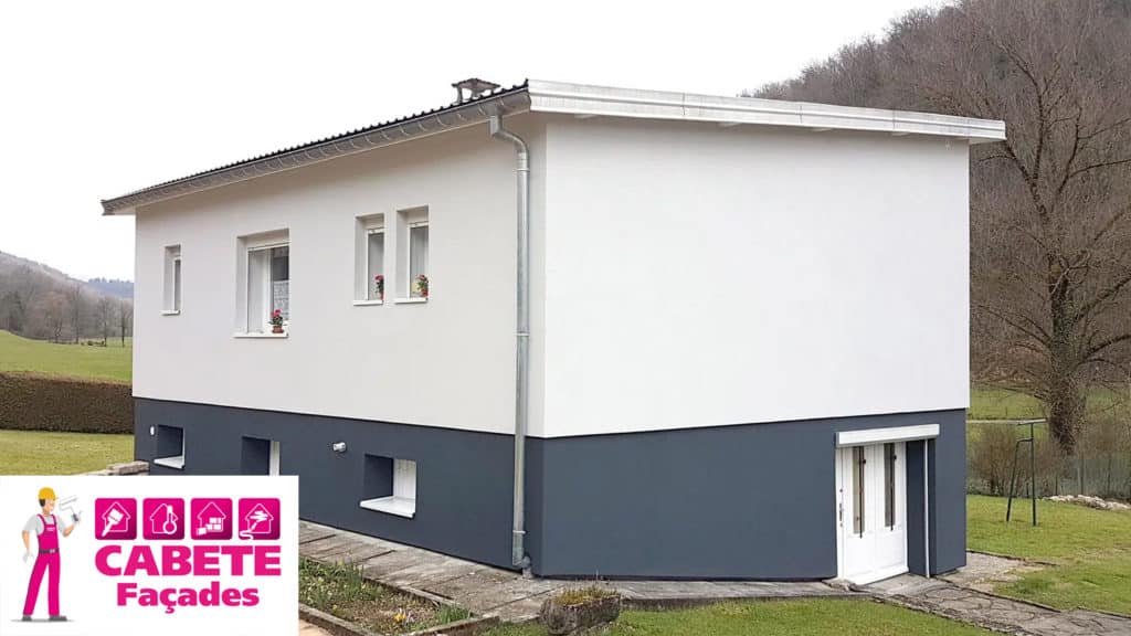 Réalisation d'une isolation extérieure avec polystyrène gris 120 mm. Enduit de finition mince semi-minéral 2 teintes